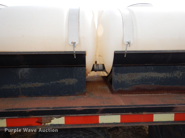 image for item DH7346 1989 Ford F800  water truck