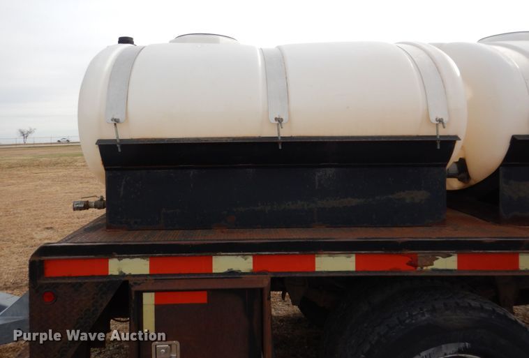 image for item DH7346 1989 Ford F800  water truck