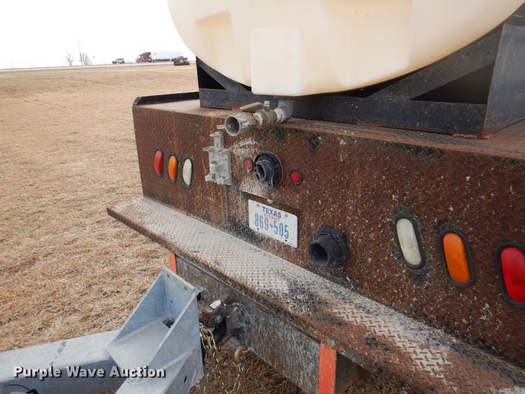 image for item DH7346 1989 Ford F800  water truck