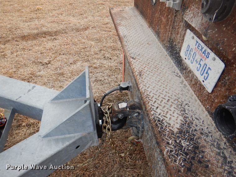 image for item DH7346 1989 Ford F800  water truck