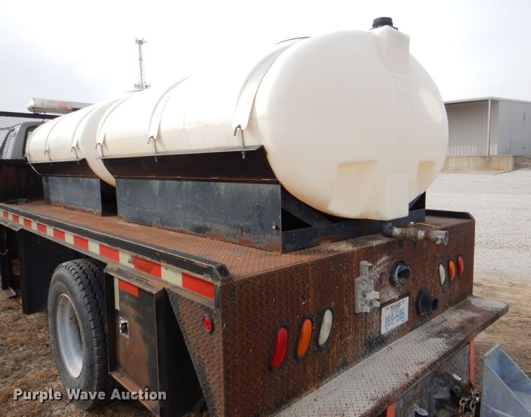 image for item DH7346 1989 Ford F800  water truck