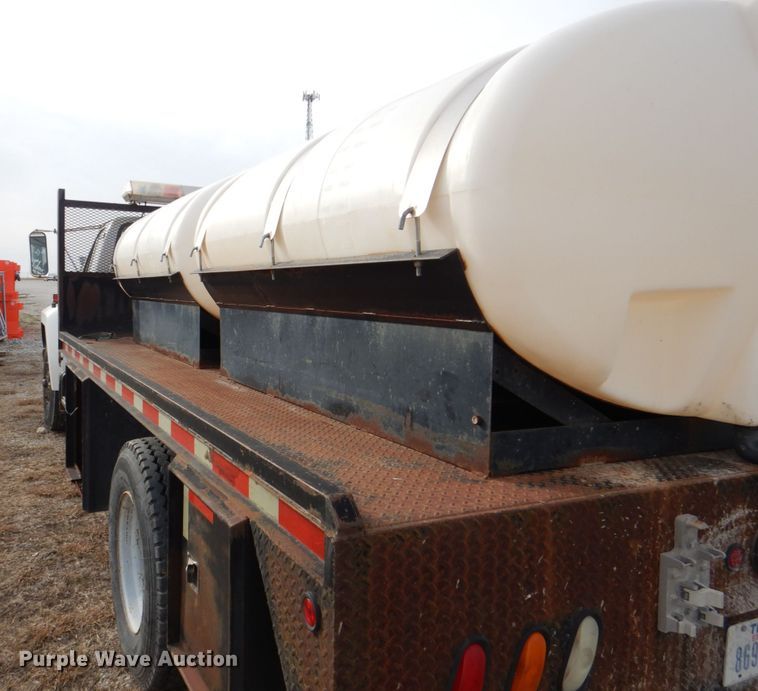 image for item DH7346 1989 Ford F800  water truck