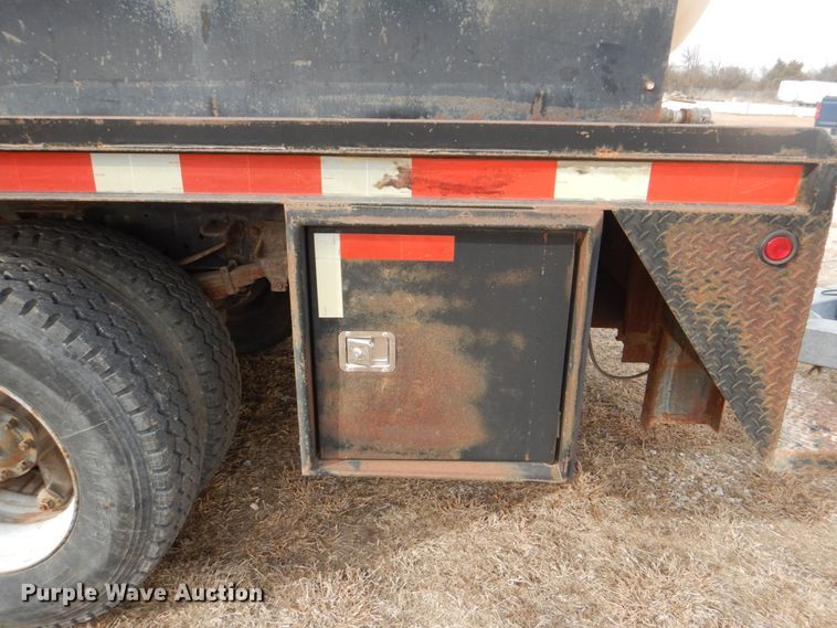 image for item DH7346 1989 Ford F800  water truck