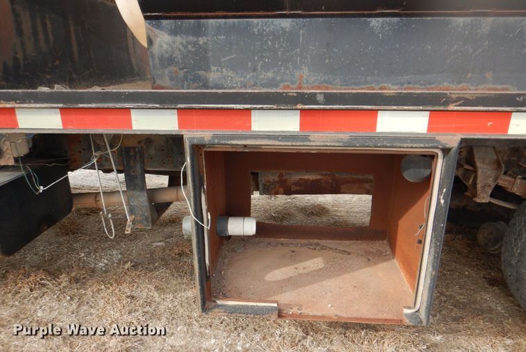 image for item DH7346 1989 Ford F800  water truck