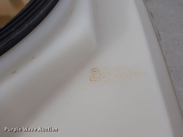 image for item DH7346 1989 Ford F800  water truck