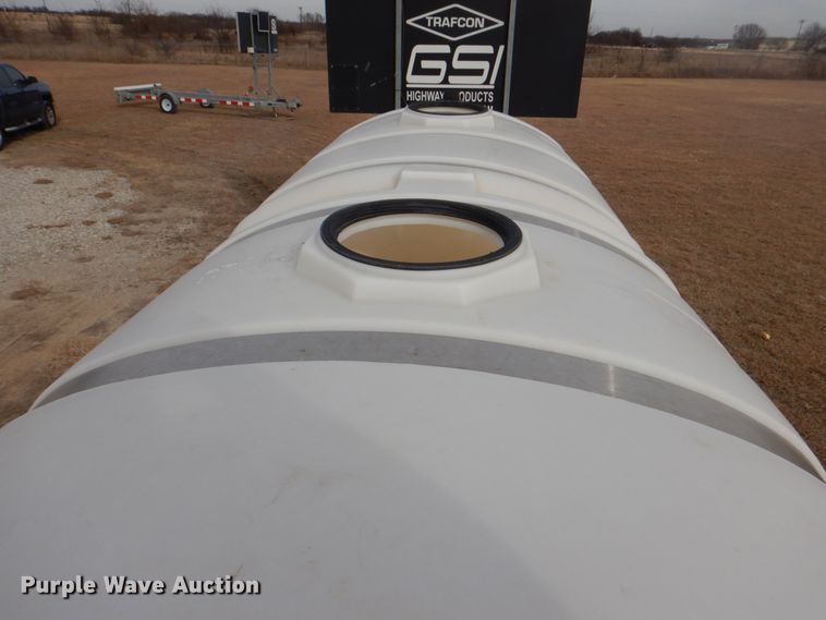 image for item DH7346 1989 Ford F800  water truck