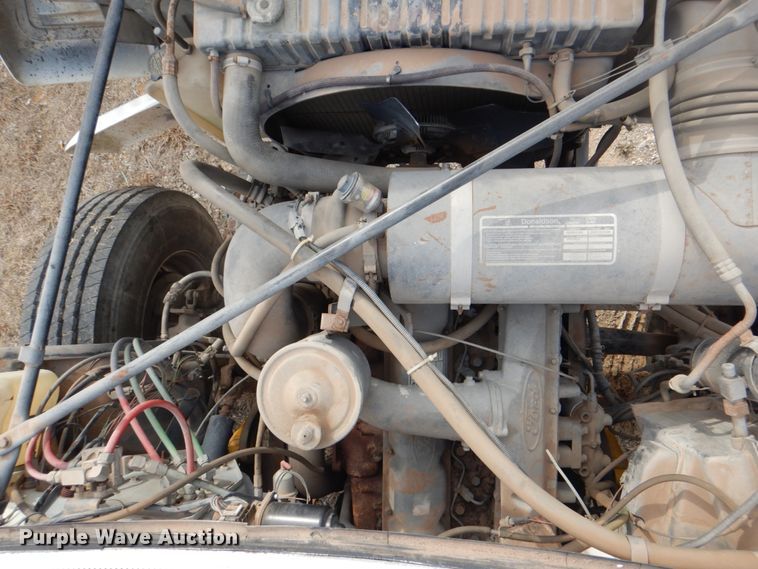 image for item DH7346 1989 Ford F800  water truck