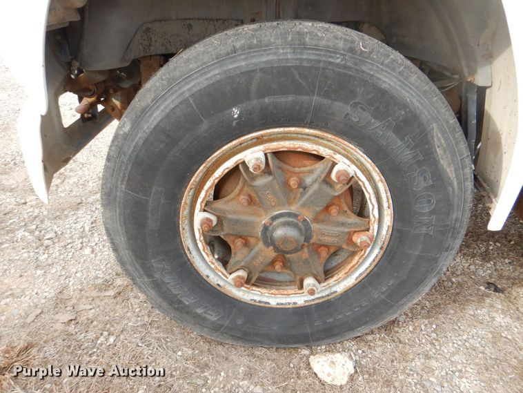 image for item DH7346 1989 Ford F800  water truck