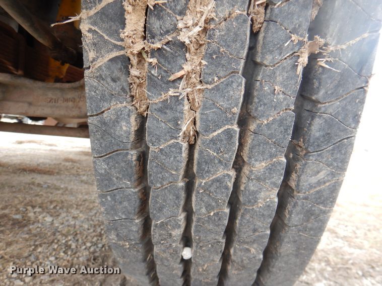 image for item DH7346 1989 Ford F800  water truck