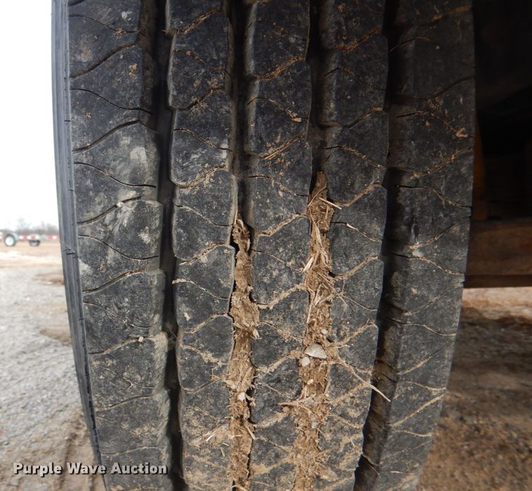 image for item DH7346 1989 Ford F800  water truck