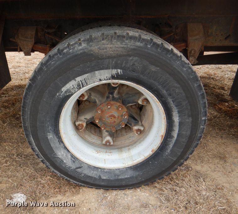 image for item DH7346 1989 Ford F800  water truck