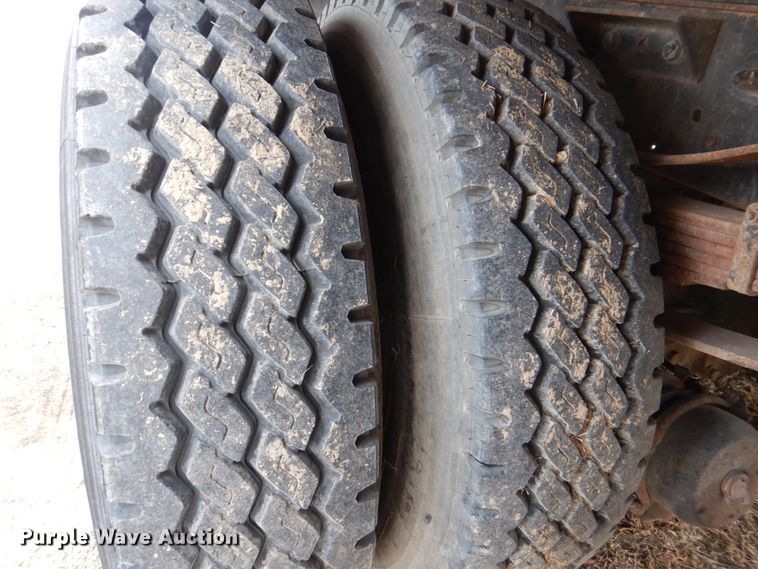 image for item DH7346 1989 Ford F800  water truck