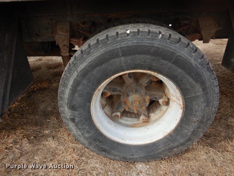 image for item DH7346 1989 Ford F800  water truck