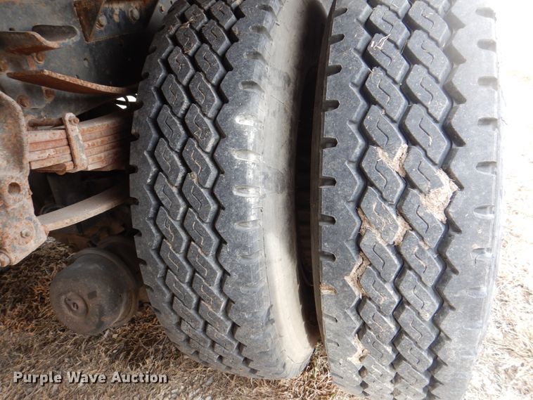 image for item DH7346 1989 Ford F800  water truck