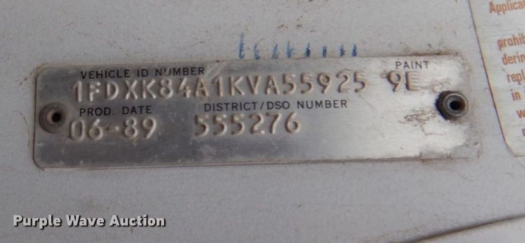 image for item DH7346 1989 Ford F800  water truck