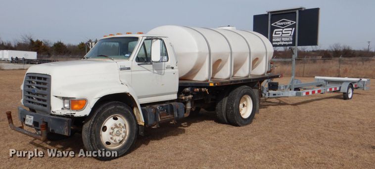 image for item DH7347 1997 Ford F800  water truck
