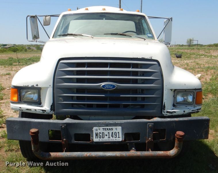 image for item DH7347 1997 Ford F800  water truck