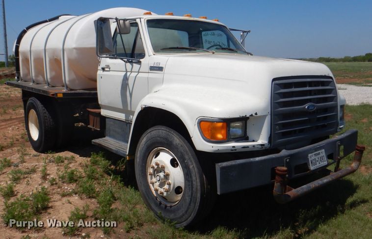 image for item DH7347 1997 Ford F800  water truck