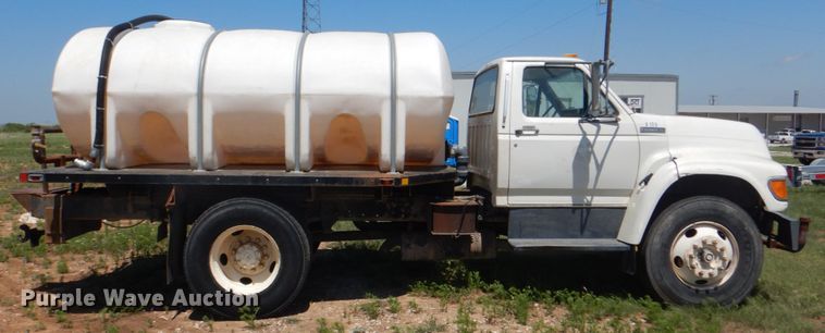 image for item DH7347 1997 Ford F800  water truck