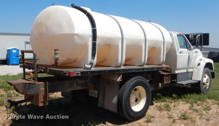 image for item DH7347 1997 Ford F800  water truck