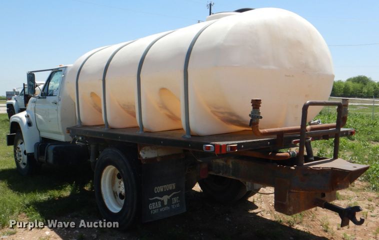 image for item DH7347 1997 Ford F800  water truck