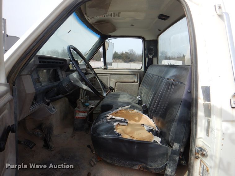 image for item DH7347 1997 Ford F800  water truck