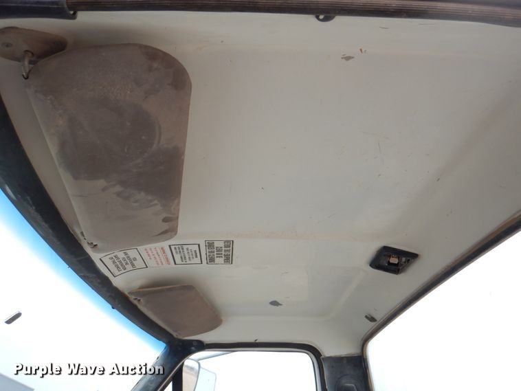 image for item DH7347 1997 Ford F800  water truck