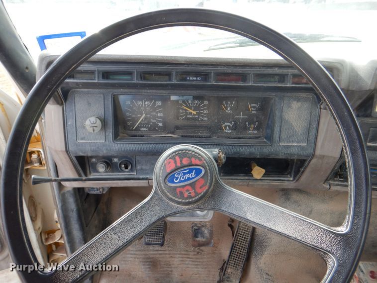 image for item DH7347 1997 Ford F800  water truck