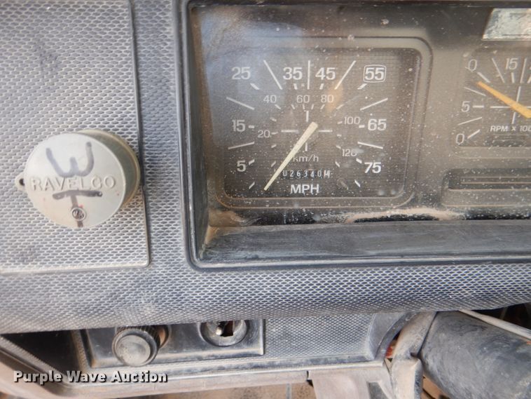 image for item DH7347 1997 Ford F800  water truck