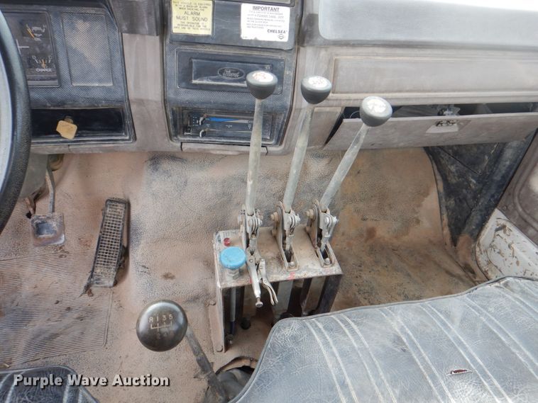 image for item DH7347 1997 Ford F800  water truck