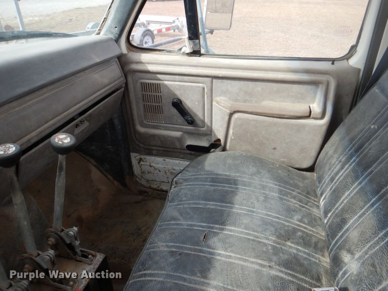 image for item DH7347 1997 Ford F800  water truck