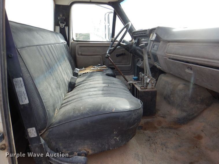 image for item DH7347 1997 Ford F800  water truck