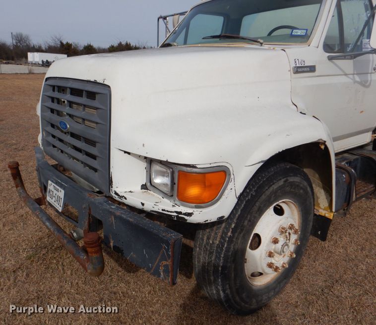 image for item DH7347 1997 Ford F800  water truck