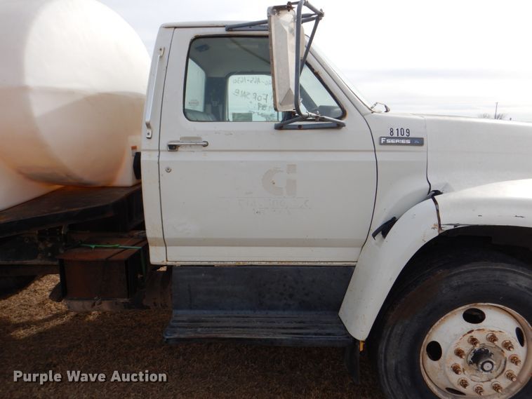 image for item DH7347 1997 Ford F800  water truck