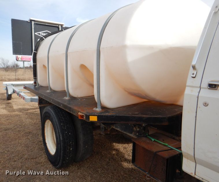 image for item DH7347 1997 Ford F800  water truck