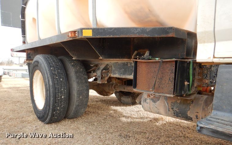 image for item DH7347 1997 Ford F800  water truck