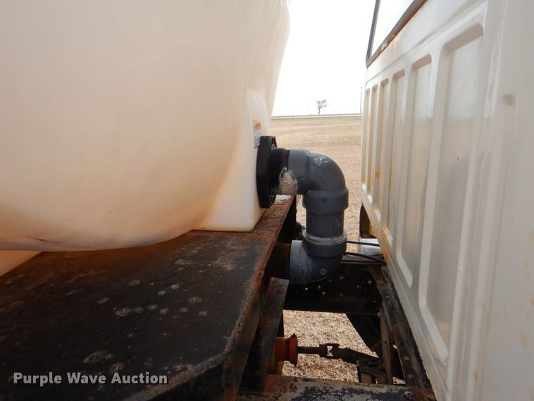 image for item DH7347 1997 Ford F800  water truck