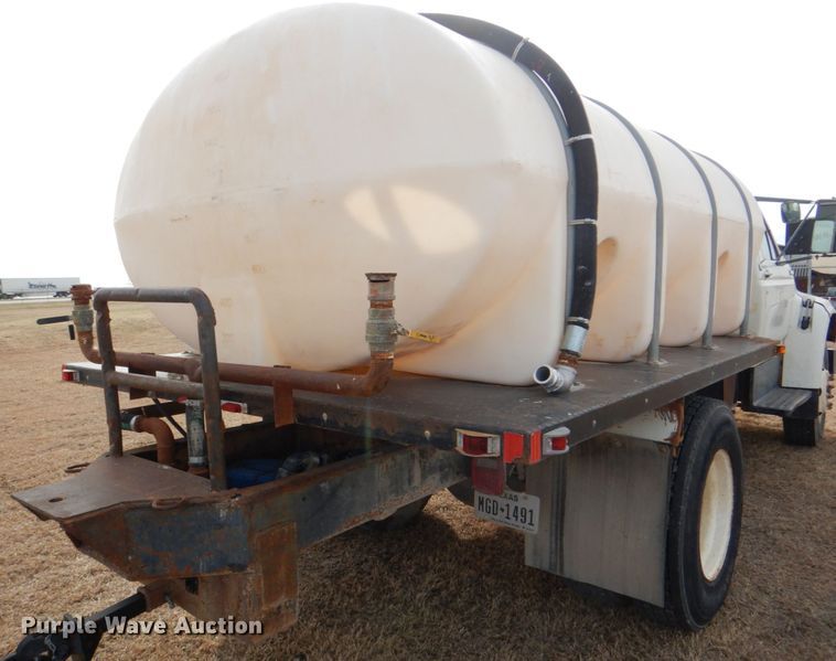 image for item DH7347 1997 Ford F800  water truck