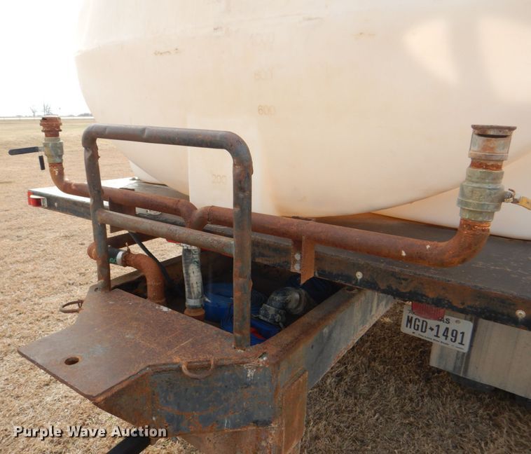 image for item DH7347 1997 Ford F800  water truck