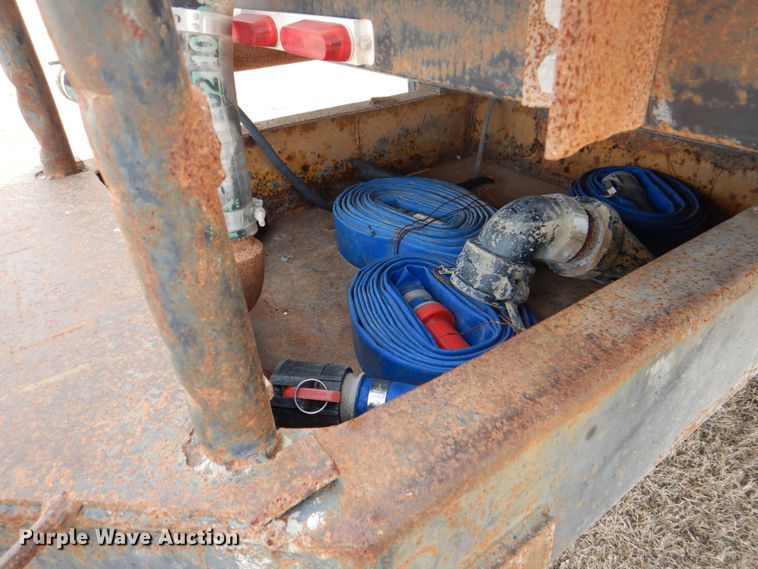 image for item DH7347 1997 Ford F800  water truck