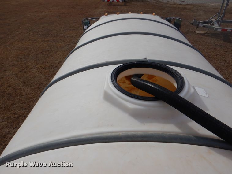 image for item DH7347 1997 Ford F800  water truck