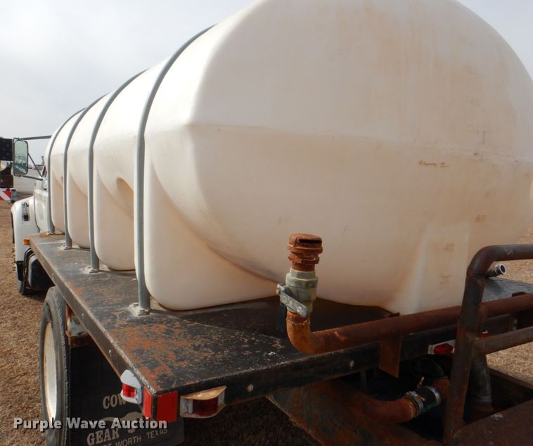 image for item DH7347 1997 Ford F800  water truck