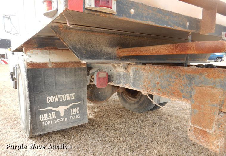 image for item DH7347 1997 Ford F800  water truck