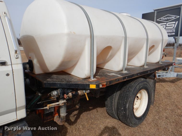 image for item DH7347 1997 Ford F800  water truck
