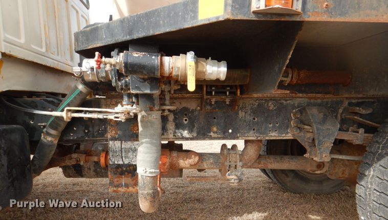 image for item DH7347 1997 Ford F800  water truck