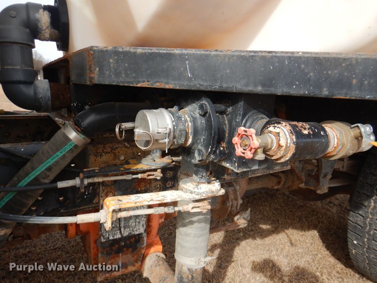 image for item DH7347 1997 Ford F800  water truck