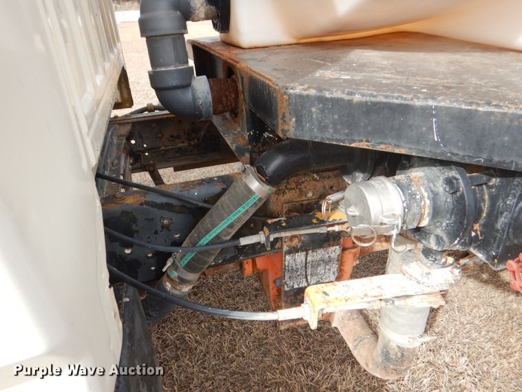 image for item DH7347 1997 Ford F800  water truck