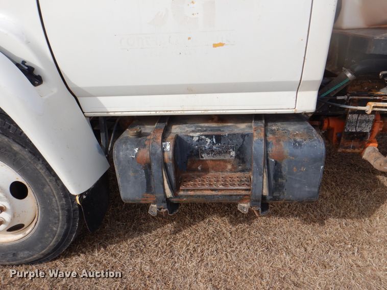 image for item DH7347 1997 Ford F800  water truck