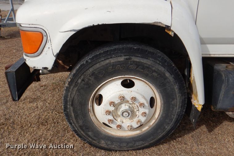 image for item DH7347 1997 Ford F800  water truck