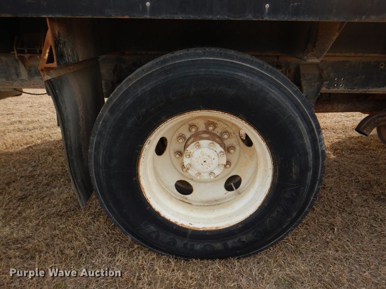 image for item DH7347 1997 Ford F800  water truck